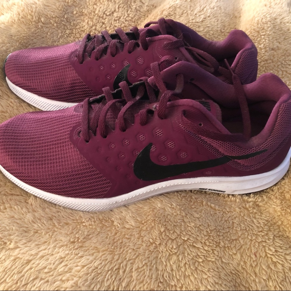 Women’s maroon Nike Size 10 never worn